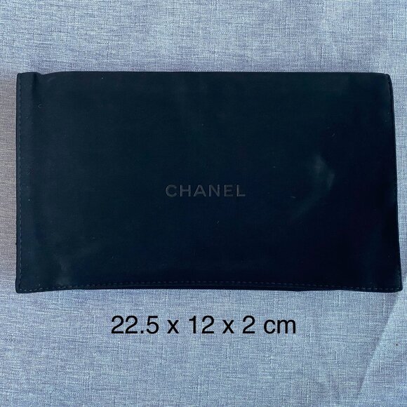 Chanel Shopping Bag + Pouch + Cleaning Cloth - Picture 6 of 9